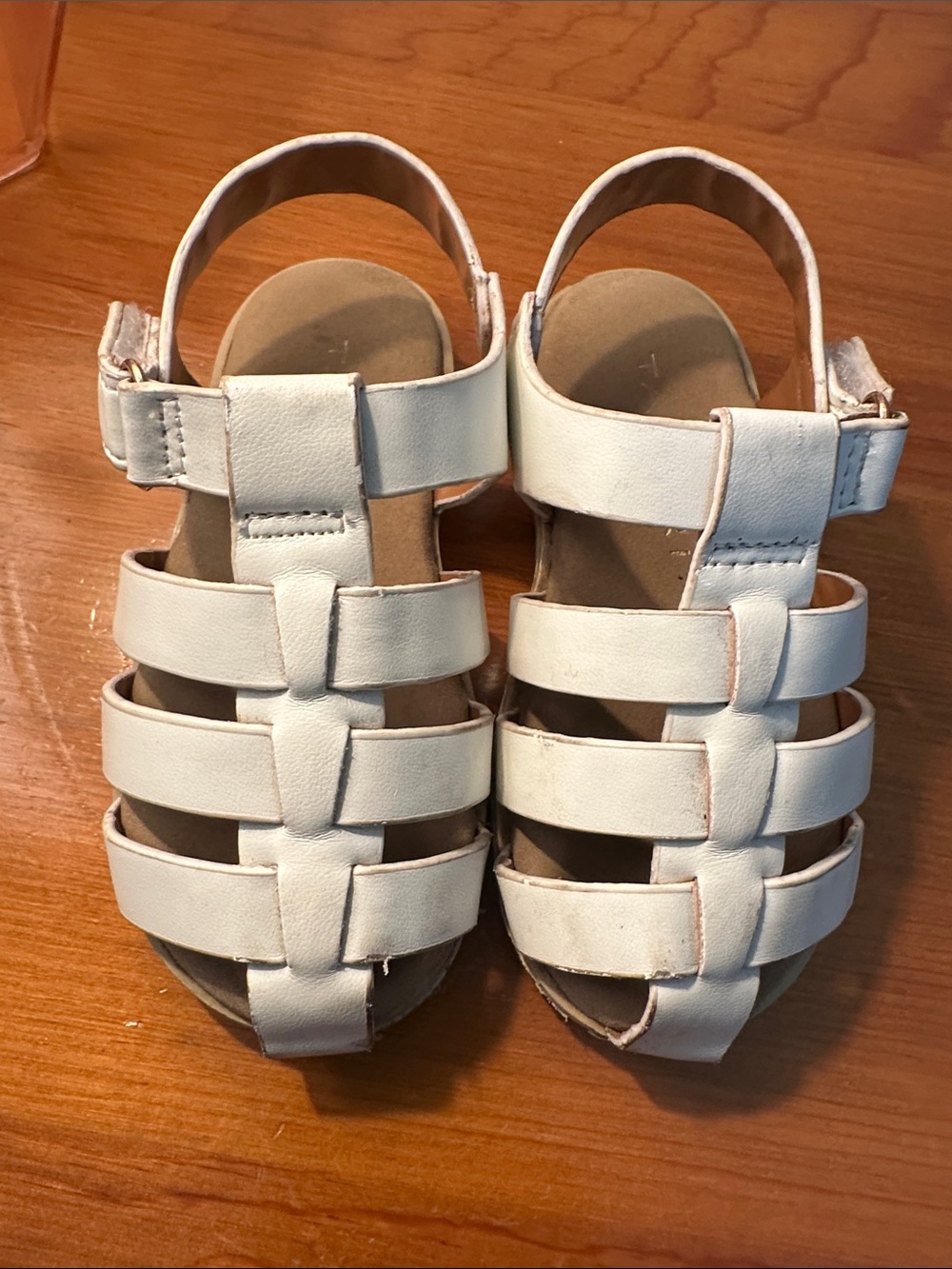 Tahari White Strappy Fisherman Sandals Size 7